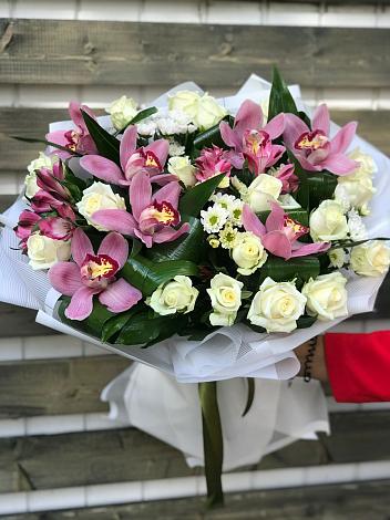 Букет цветов из: Розы и Хризантемы в Игре