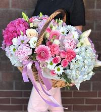 Композиция солнечный день в Игре Цветочная композиция из Розы, Хризантемы, Пионы и Лизиантусы в корзине в Игре